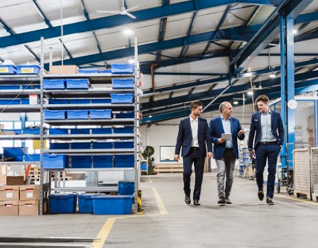 A team of experts helping in onboarding services.